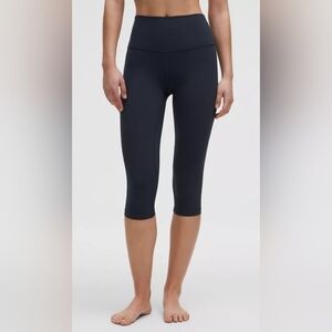 Lululemon Athletica Black Capri Pants for Versatile Athletic Wear